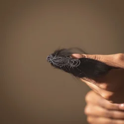 ⁦צמיד שיער - שחור כהה⁩ – תמונה ⁦2⁩